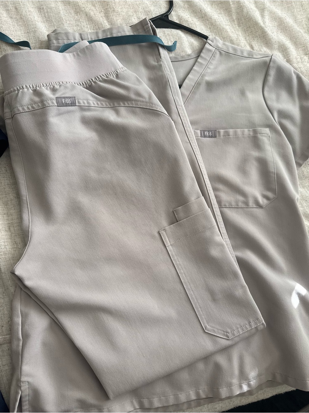 Figs Women’s Scrub Top and Jogger Pants — Light Gray